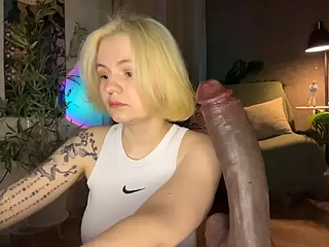 MoonIvy  online show from May 2026 07:07:01 PM