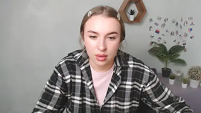 JuliaTopp  online show from September 2025 10:41:01 AM