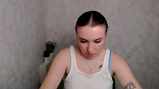 JuliaTopp  online show from March 2026 09:35:01 AM