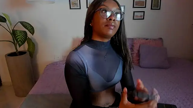 Coco joness online show from October 2025 01:43:02 PM