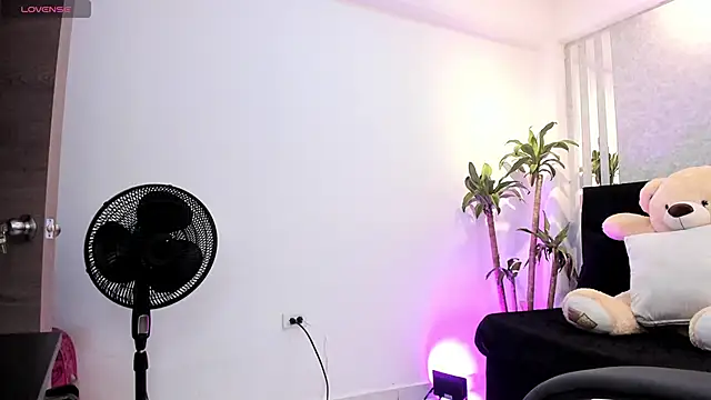 lily cash1 online show from December 2025 02:24:02 PM