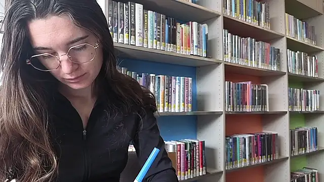 Snapshot of bambifarrina chatting on February 2026 03:51:01 PM bambifarrina online show from February 2026 03:51:01 PM