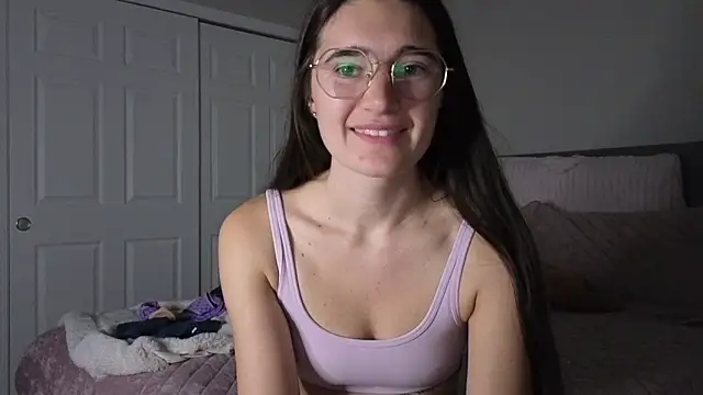 Snapshot of bambifarrina chatting on February 2026 03:05:02 AM bambifarrina online show from February 2026 03:05:02 AM