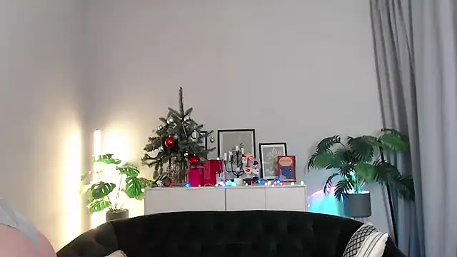 Natalee Love online show from December 2025 09:33:01 PM