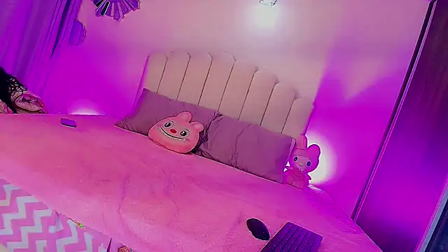 Eboney Hott online show from November 2025 04:00:01 AM