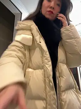 Snapshot of anna_yngs chatting on December 2025 01:28:02 PM anna yngs online show from December 2025 01:28:02 PM