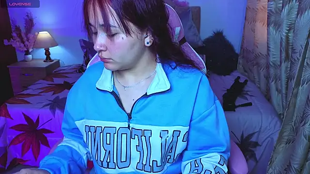 Leakitten online show from October 2025 07:43:01 PM