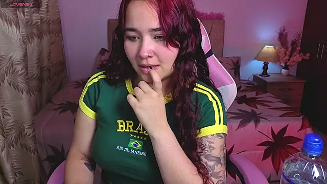 Leakitten online show from November 2025 08:30:02 PM