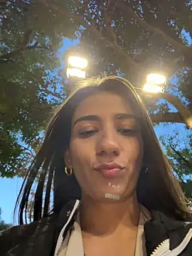 -juicy  online show from December 2025 10:50:01 PM