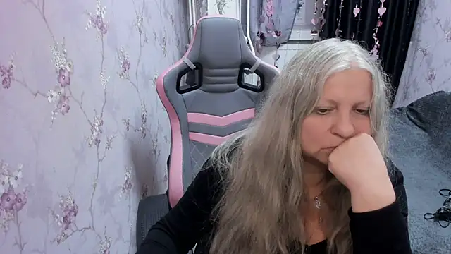 Snapshot of silver_moon_light chatting on September 2025 05:49:01 PM silver moon light online show from September 2025 05:49:01 PM