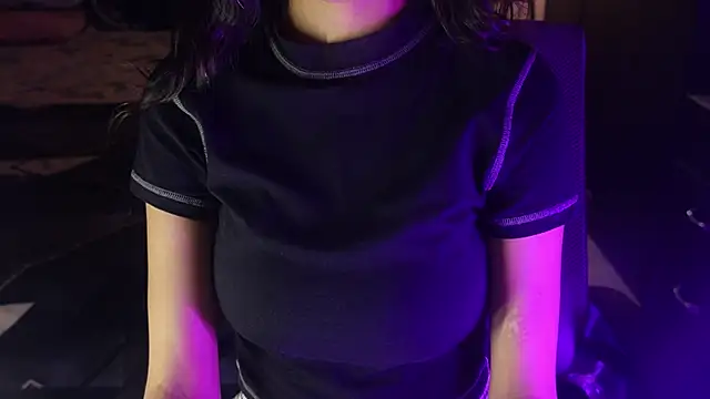 Snapshot of NidhiChandra chatting on November 2025 08:57:01 AM NidhiChandra online show from November 2025 08:57:01 AM