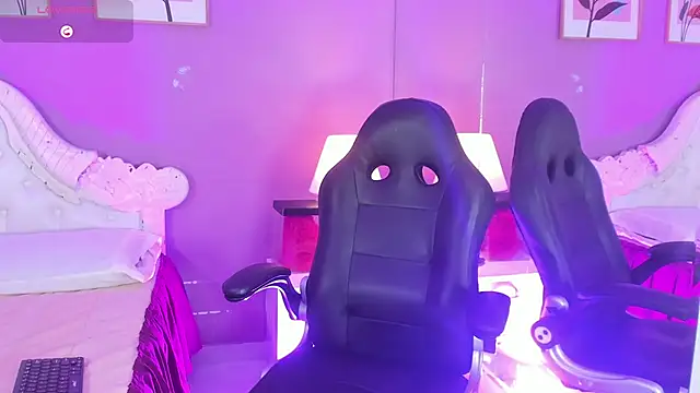 Snapshot of Bela_Jones chatting on October 2025 03:25:01 AM Bela Jones online show from October 2025 03:25:01 AM