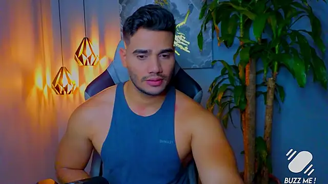 AndresR3 online show from October 2025 11:24:01 PM