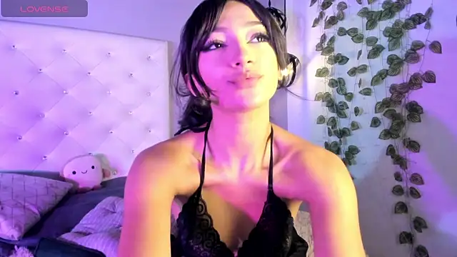 Nicollee Heart online show from March 2026 01:11:02 PM