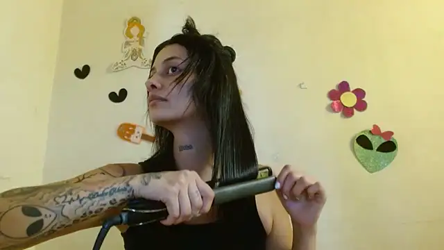 Akasha001 online show from October 2025 07:59:01 PM