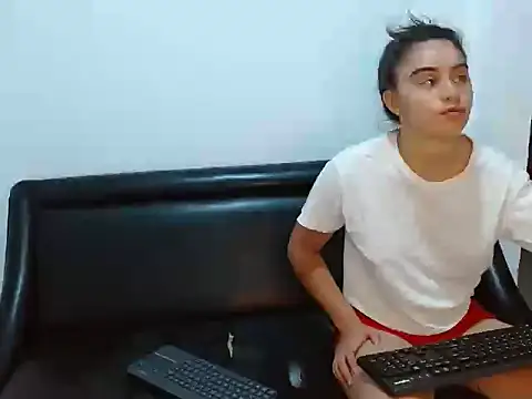 Cristalll 0925 online show from October 2025 11:05:01 PM