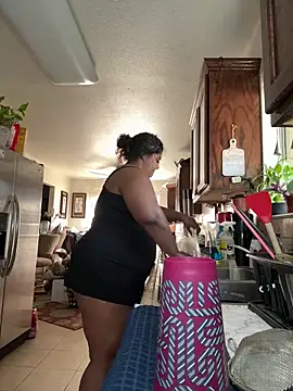 Snapshot of 1n0nlythroat chatting on September 2025 05:25:01 PM 1n0nlythroat online show from September 2025 05:25:01 PM