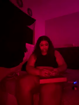 Snapshot of 1n0nlythroat chatting on October 2025 02:20:01 AM 1n0nlythroat online show from October 2025 02:20:01 AM