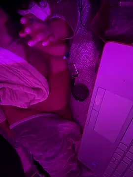 Snapshot of 1n0nlythroat chatting on October 2025 03:25:02 PM 1n0nlythroat online show from October 2025 03:25:02 PM