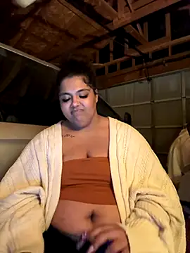 Snapshot of 1n0nlythroat chatting on October 2025 03:43:02 AM 1n0nlythroat online show from October 2025 03:43:02 AM