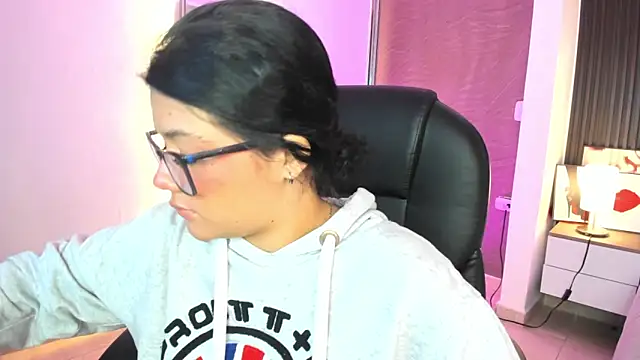 Snapshot of Dulcerose_01 chatting on January 2026 04:04:02 AM Dulcerose 01 online show from January 2026 04:04:02 AM