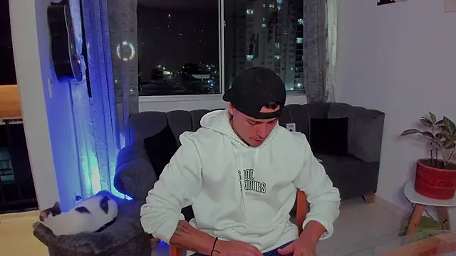 connorsmiith online show from September 2025 02:46:01 AM