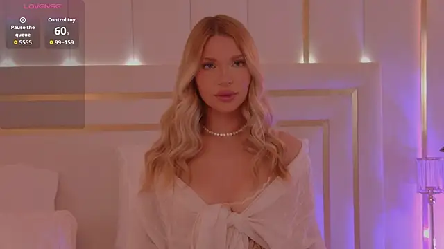 Snapshot of AriellaMelo chatting on September 2025 05:53:01 AM AriellaMelo online show from September 2025 05:53:01 AM