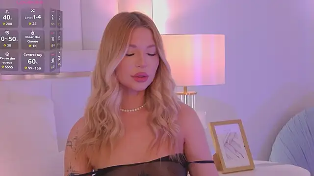 Snapshot of AriellaMelo chatting on October 2025 06:01:02 AM AriellaMelo online show from October 2025 06:01:02 AM