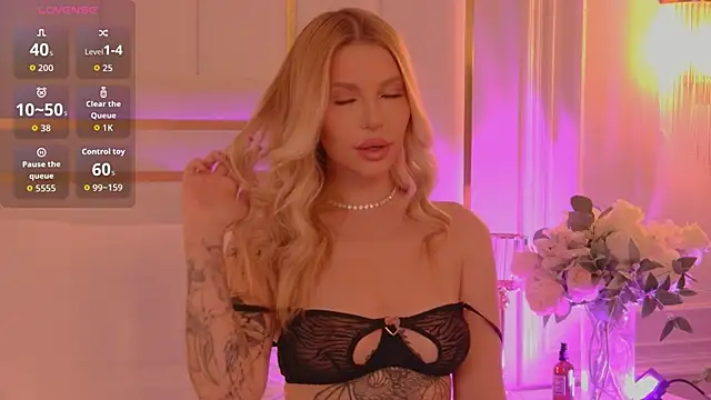 Snapshot of AriellaMelo chatting on October 2025 06:03:01 AM AriellaMelo online show from October 2025 06:03:01 AM