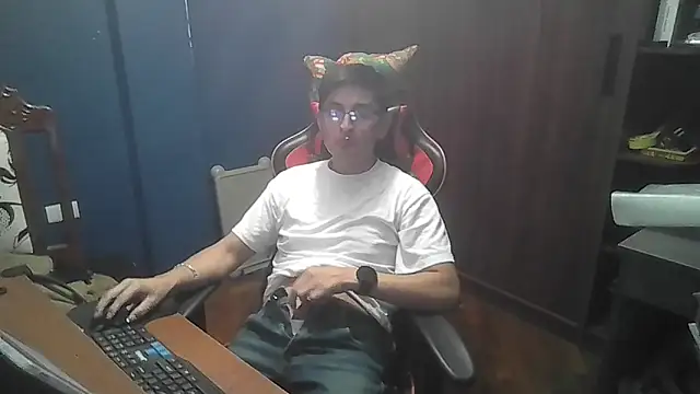 Snapshot of SVGUSSV chatting on September 2025 01:17:01 AM SVGUSSV online show from September 2025 01:17:01 AM