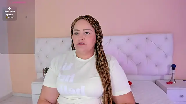 Snapshot of katte_landerr chatting on October 2025 01:01:02 PM katte landerr online show from October 2025 01:01:02 PM