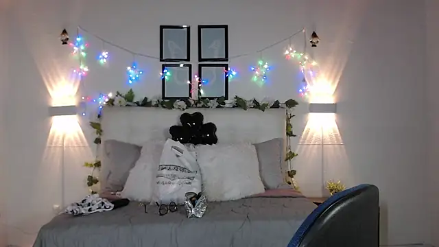 Megan 05  online show from March 2026 06:15:02 PM