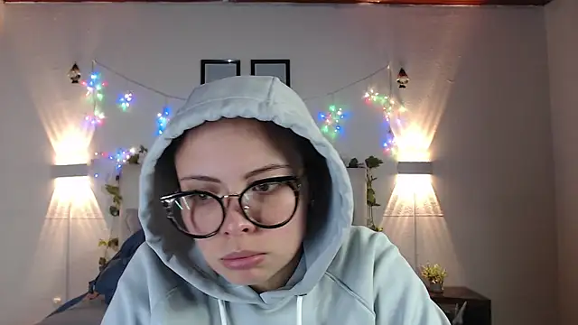 Megan 05  online show from May 2026 06:57:01 PM