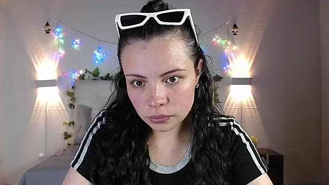 Megan 05  online show from May 2026 07:11:02 PM
