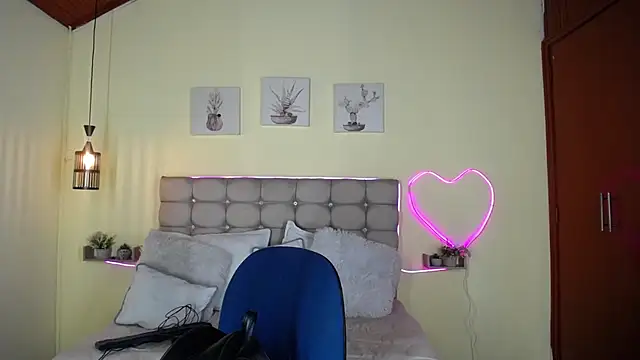 Megan 05  online show from June 2026 12:32:02 AM