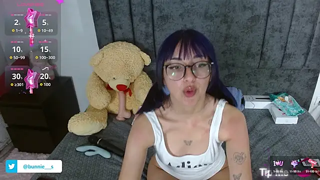 Littlee Bunny  online show from October 2025 10:37:02 AM