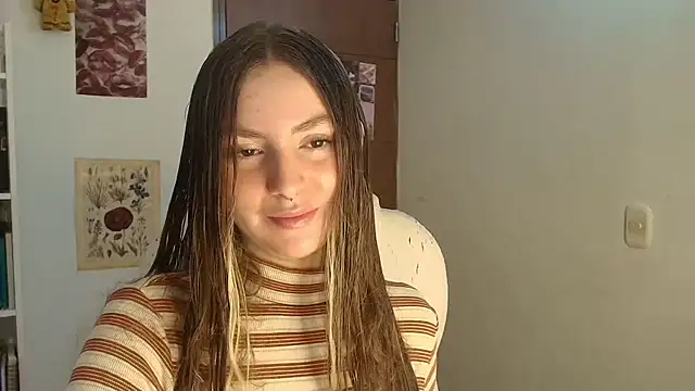 Snapshot of velvet__moon chatting on January 2026 09:07:02 PM velvet moon online show from January 2026 09:07:02 PM