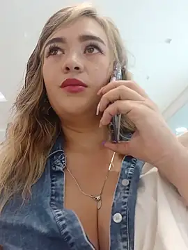 Snapshot of miss_berlyn chatting on May 2026 05:01:01 PM miss berlyn online show from May 2026 05:01:01 PM