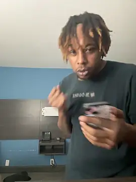 Snapshot of BigMfLuther chatting on December 2025 05:38:02 AM BigMfLuther online show from December 2025 05:38:02 AM