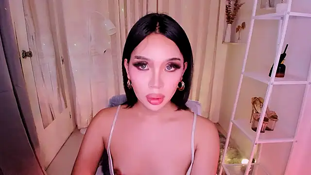 Snapshot of MS_LUNA chatting on October 2025 12:15:02 PM MS LUNA online show from October 2025 12:15:02 PM