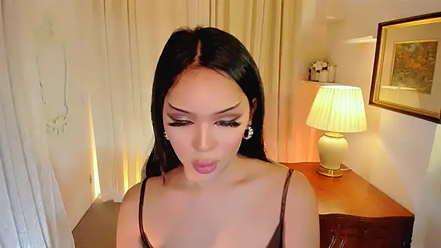 MS LUNA online show from May 2026 11:10:01 PM