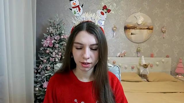 Snapshot of KellyShines chatting on December 2025 03:31:01 PM KellyShines online show from December 2025 03:31:01 PM