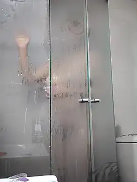 Megara 25 online show from October 2025 01:01:01 PM