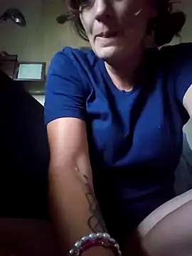 adrielleigh online show from September 2025 05:39:02 PM