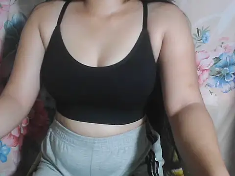 Snapshot of Katie_Winslet chatting on October 2025 11:12:02 PM Katie Winslet online show from October 2025 11:12:02 PM