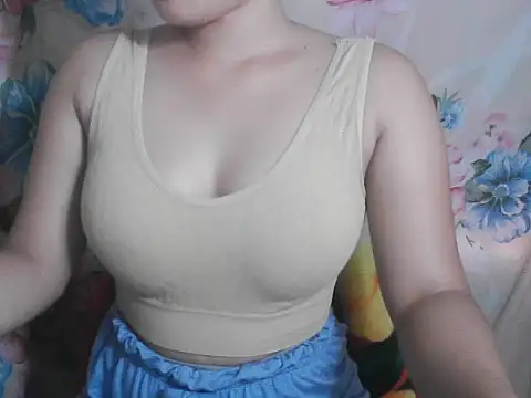 Snapshot of Katie_Winslet chatting on October 2025 11:47:02 PM Katie Winslet online show from October 2025 11:47:02 PM