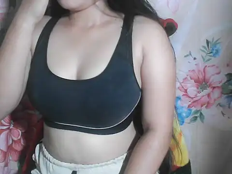 Snapshot of Katie_Winslet chatting on October 2025 12:43:02 AM Katie Winslet online show from October 2025 12:43:02 AM