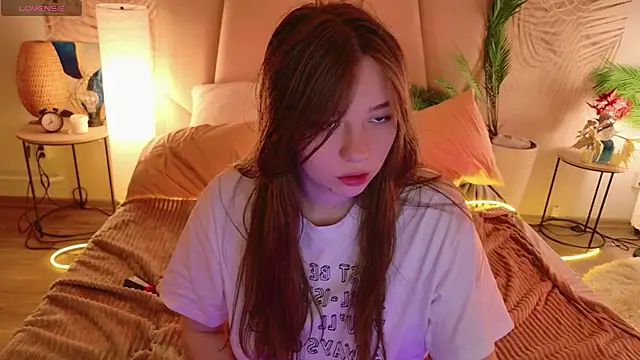 Snapshot of Moon__Bunny chatting on April 2026 12:10:01 PM Moon Bunny online show from April 2026 12:10:01 PM