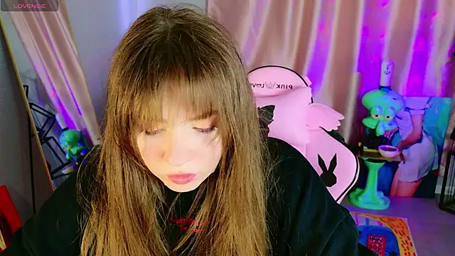 Snapshot of Moon__Bunny chatting on May 2026 01:28:02 PM Moon Bunny online show from May 2026 01:28:02 PM