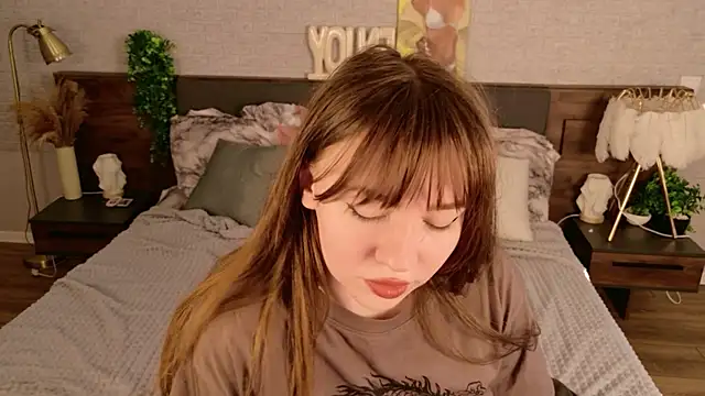Snapshot of Moon__Bunny chatting on May 2026 01:27:02 PM Moon Bunny online show from May 2026 01:27:02 PM